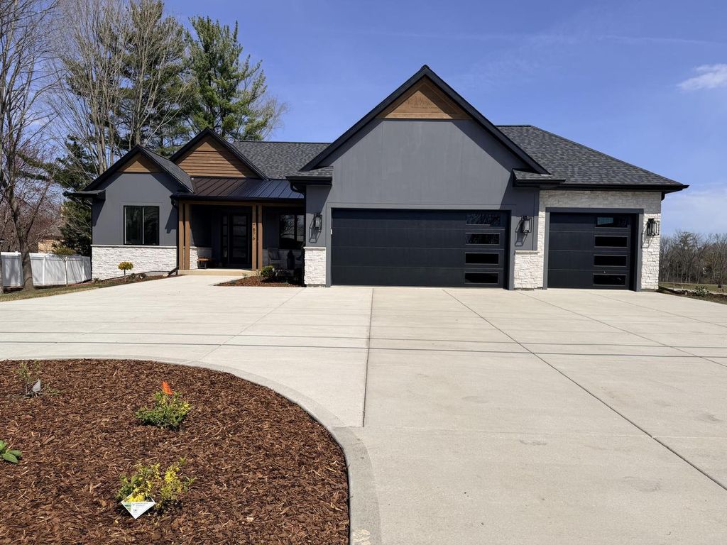 Photo of 7876 W Drexel AVENUE, Franklin, WI 53132 (MLS # 1957355)