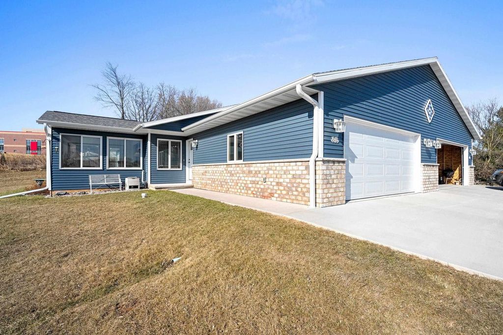 Photo of 1627 Timber TRAIL, Shawano, WI 54166 (MLS # 50318438)