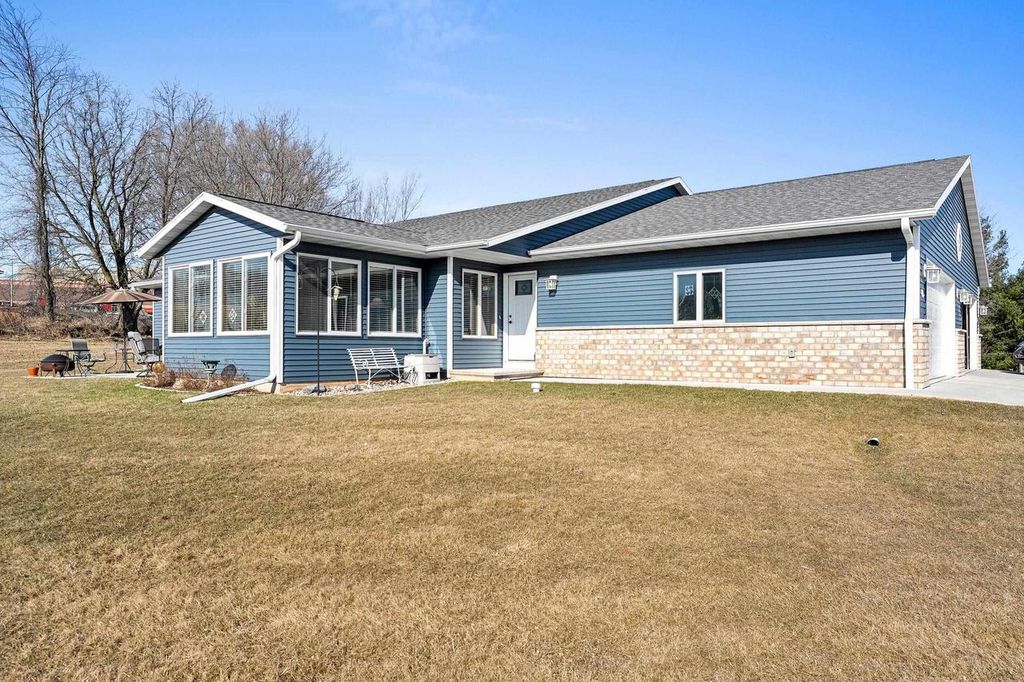 Photo of 1627 Timber TRAIL, Shawano, WI 54166 (MLS # 50318438)