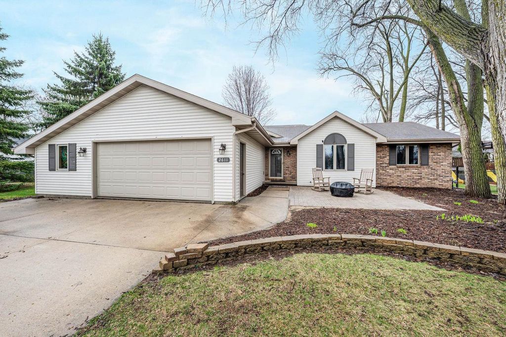 Photo of 2611 W Glendale AVENUE, Appleton, WI 54914 (MLS # 50323834)
