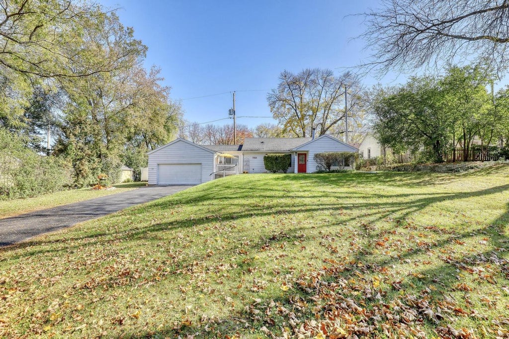 Photo of 750 N 115th STREET, Wauwatosa, WI 53226 (MLS # 1985272)