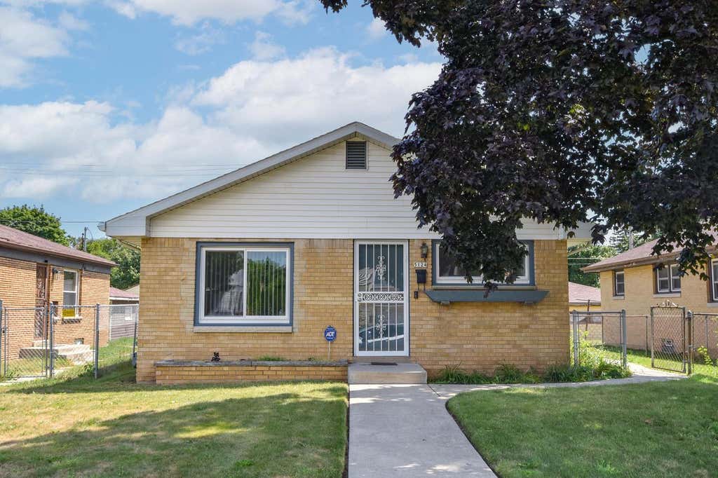 Photo of 5124 N 68th STREET, Milwaukee, WI 53218 (MLS # 1974869)