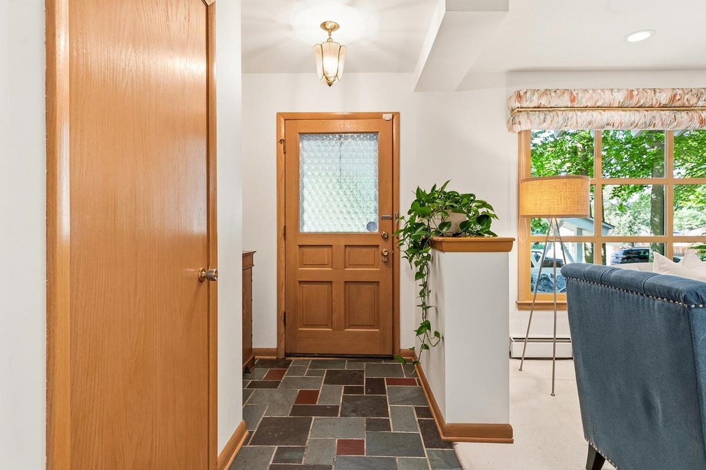 Photo of 2336 W Green Tree ROAD, Milwaukee, WI 53209 (MLS # 1966219)