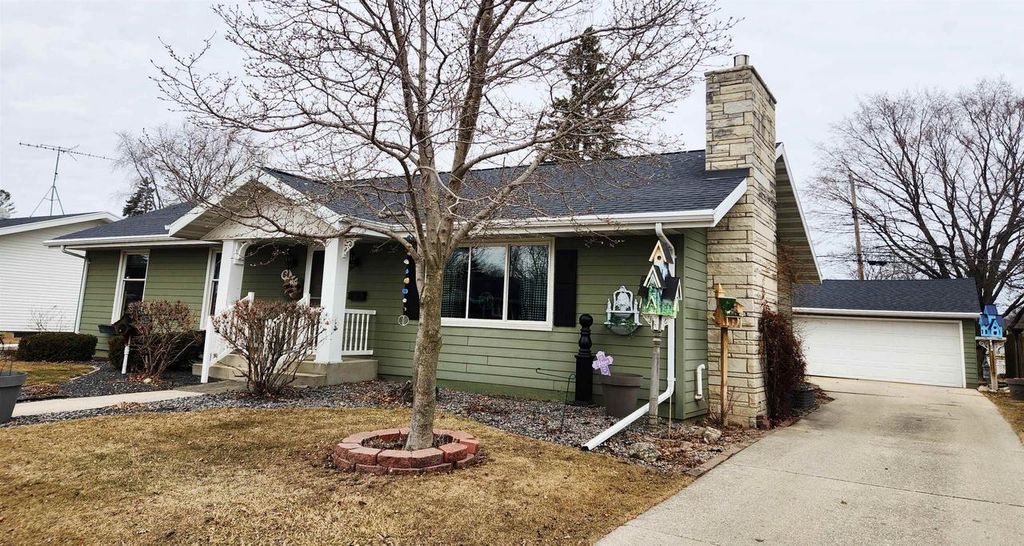 Photo of 64 N St Josephs LANE, Fond Du Lac, WI 54935 (MLS # 50321731)