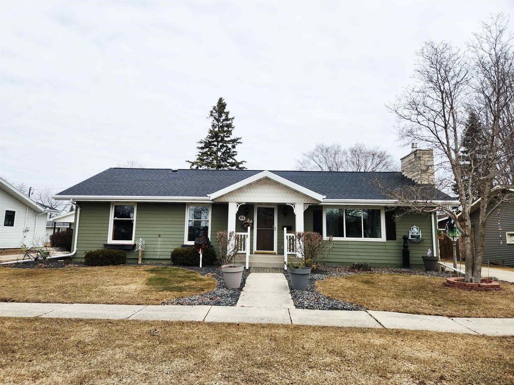 Photo of 64 N St Josephs LANE, Fond Du Lac, WI 54935 (MLS # 50321731)