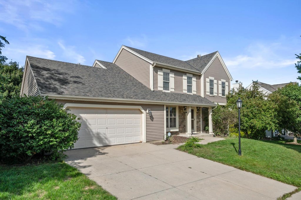 Photo of 922 River Hill DRIVE, Waukesha, WI 53189 (MLS # 1978906)