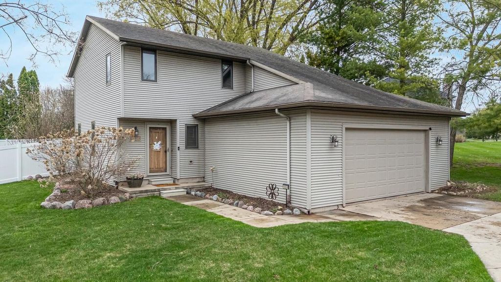 Photo of 1820 Sugar PLACE, De Pere, WI 54115 (MLS # 50324418)