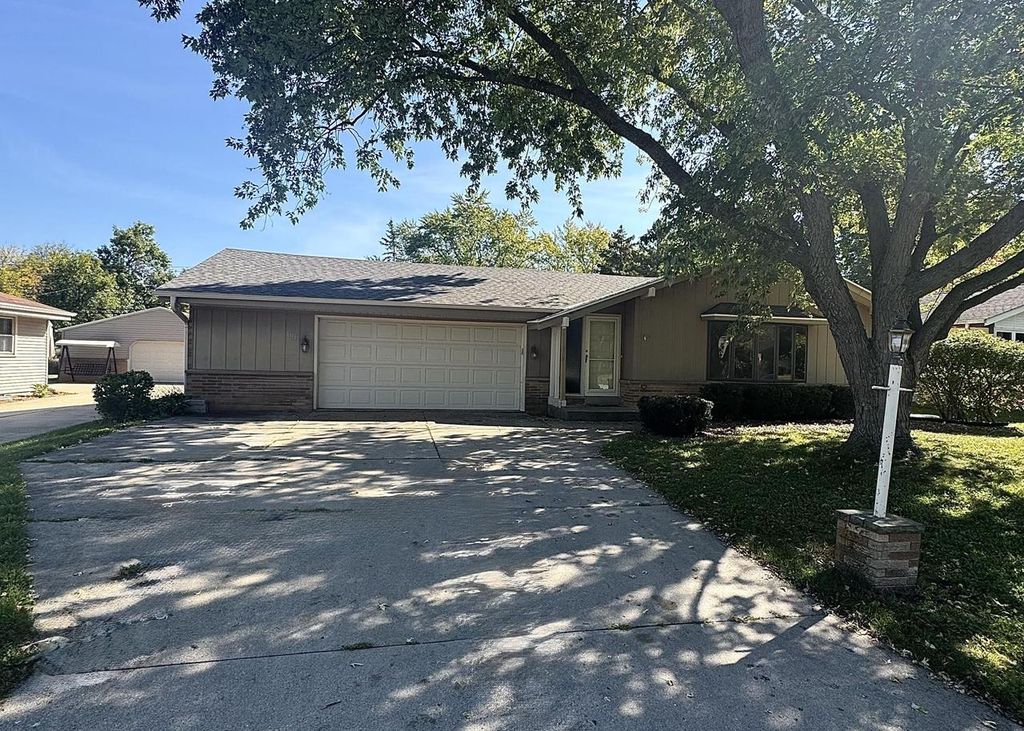 Photo of 6114 S 37th STREET, Greenfield, WI 53221 (MLS # 1938051)