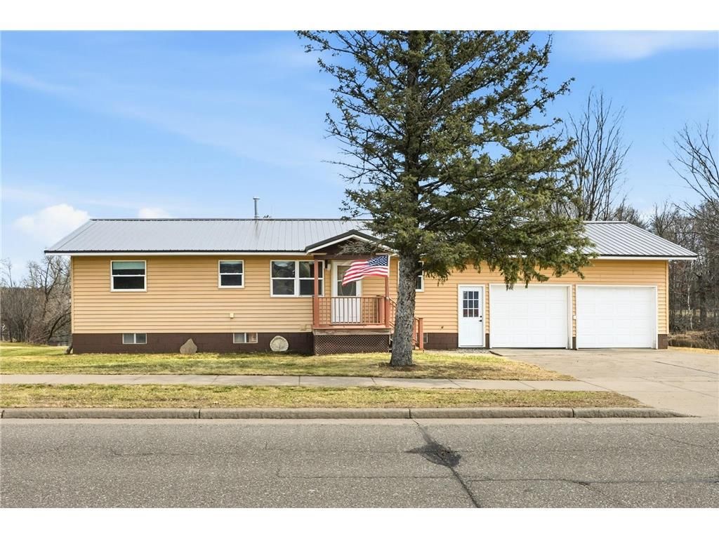 Photo of 901 Wisconsin AVENUE, Rice Lake, WI 54868 (MLS # 7052092)