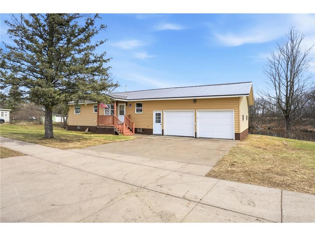 Photo of 901 Wisconsin AVENUE, Rice Lake, WI 54868 (MLS # 7052092)