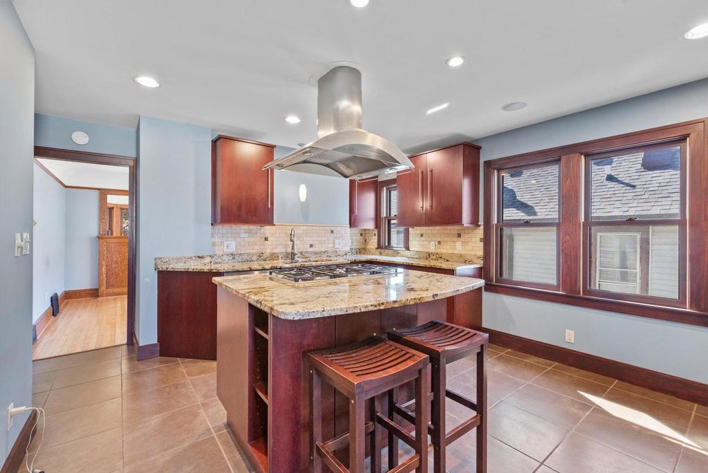 Photo of 1845 N Warren AVENUE #1847, Milwaukee, WI 53202 (MLS # 1955574)