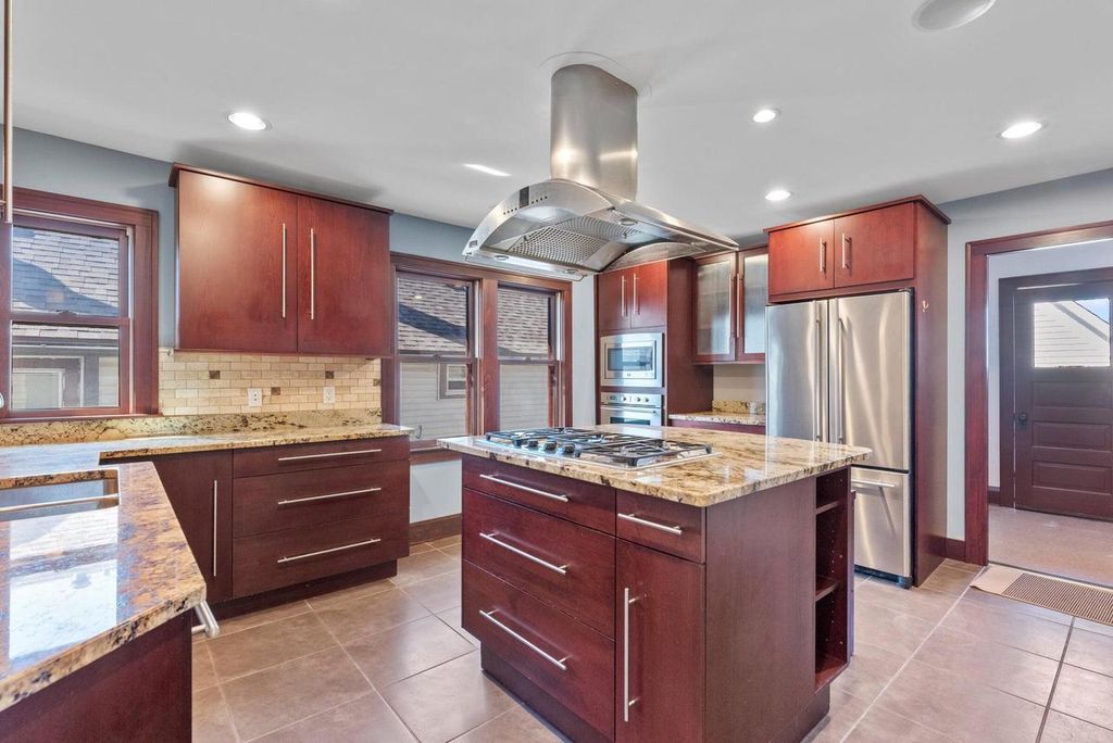 Photo of 1845 N Warren AVENUE #1847, Milwaukee, WI 53202 (MLS # 1955574)