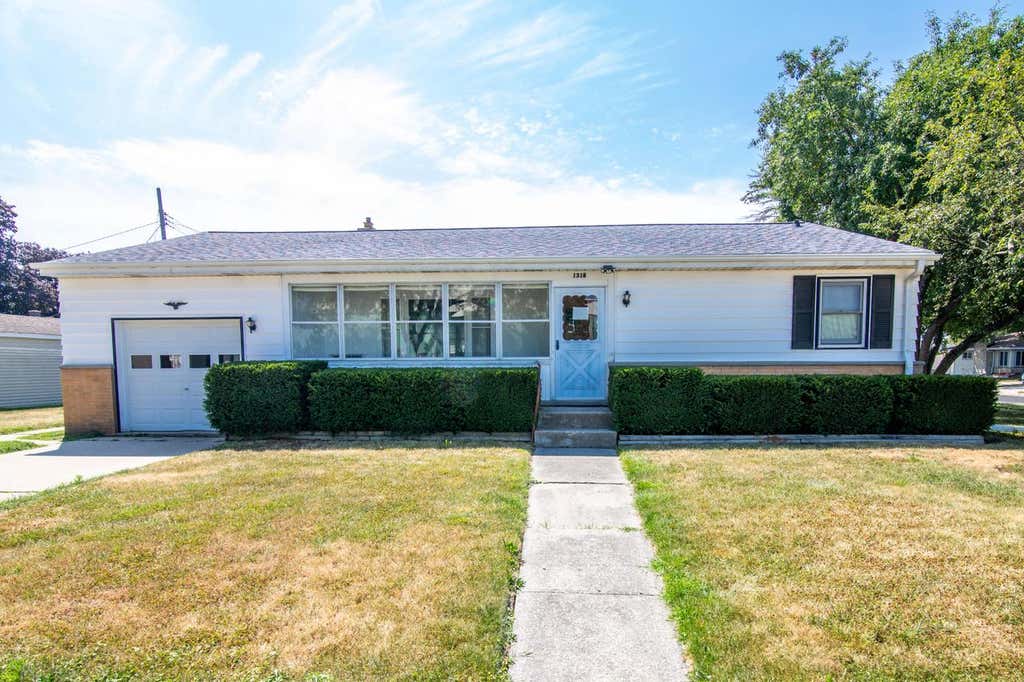 Photo of 1318 S 10th STREET, Watertown, WI 53094 (MLS # 1974126)