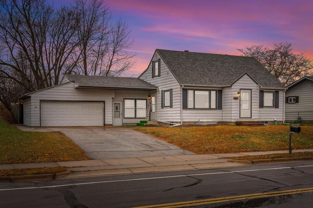 Photo of 527 Sand Lake ROAD, Onalaska, WI 54650 (MLS # 1944133)