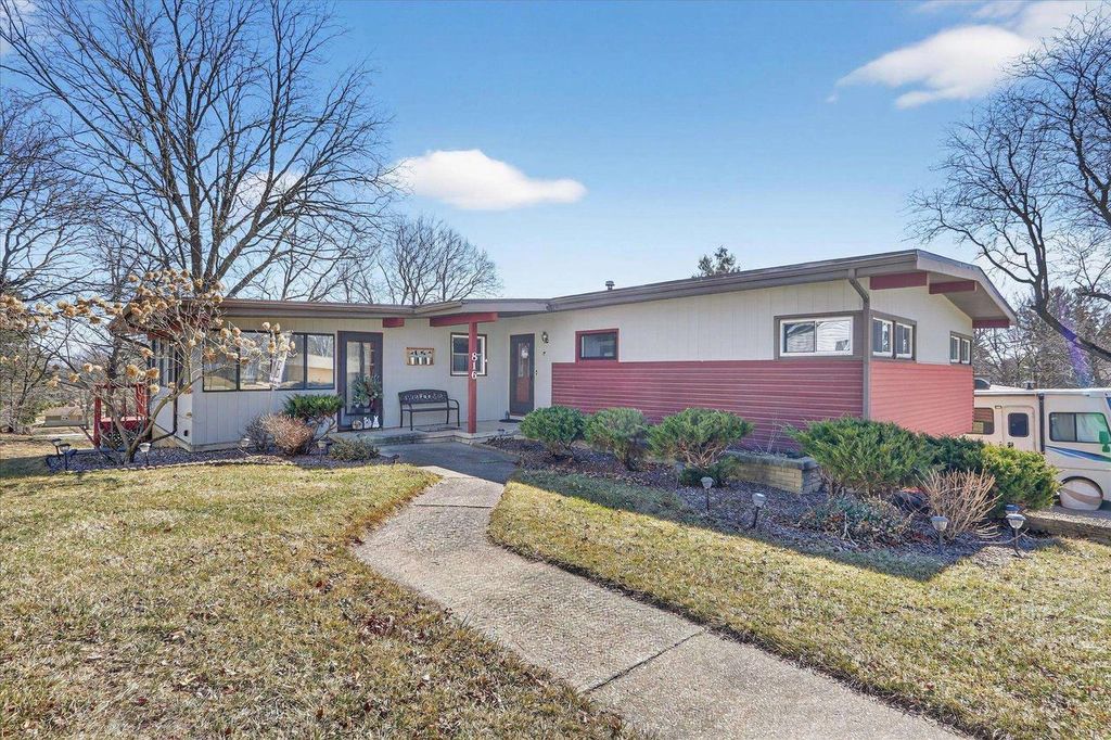 Photo of 816 N Osborne AVENUE, Janesville, WI 53548 (MLS # 2018103)