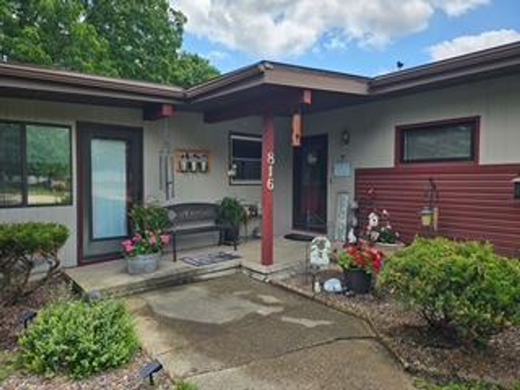 Photo of 816 N Osborne AVENUE, Janesville, WI 53548 (MLS # 2018103)