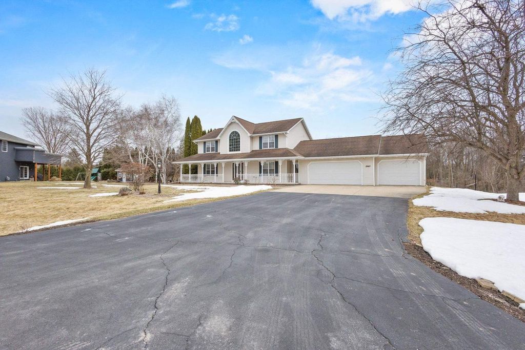 Photo of 2443 Ravine COURT, Green Bay, WI 54313 (MLS # 50322874)
