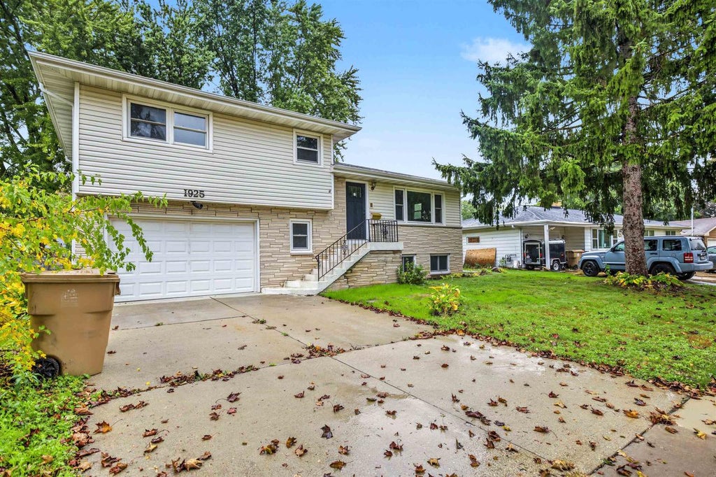 Photo of 1925 Elka LANE, Madison, WI 53704 (MLS # 2034741)