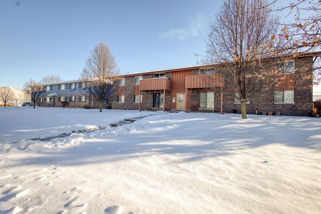 Photo of 10259 W Whitnall Edge DRIVE #103, Franklin, WI 53132 (MLS # 1949084)