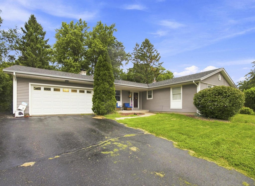 Photo of 3121 Windsor LANE, Janesville, WI 53546 (MLS # 1979082)