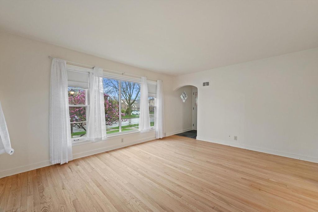 Photo of 4146 N Bartlett AVENUE #4148, Shorewood, WI 53211 (MLS # 1960605)