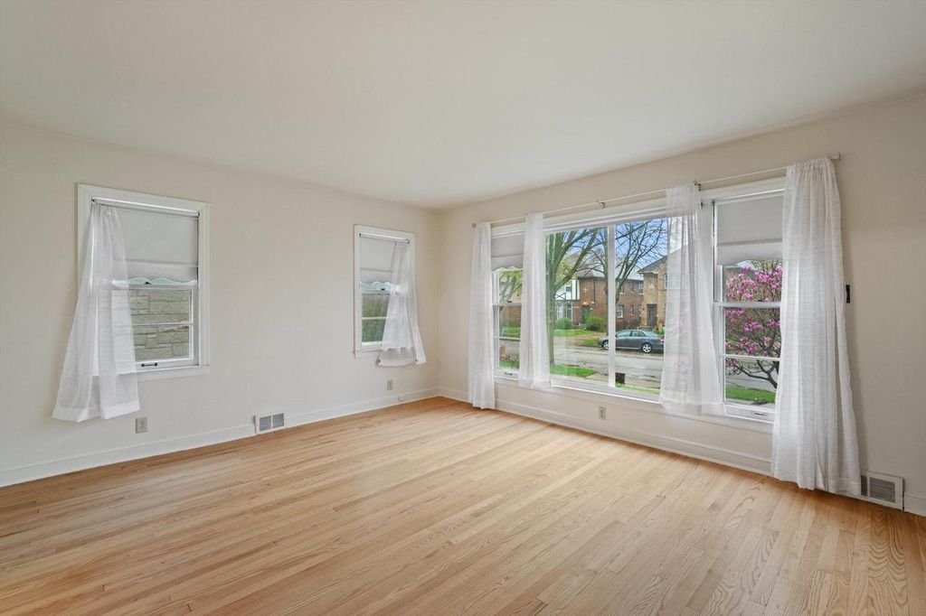 Photo of 4146 N Bartlett AVENUE #4148, Shorewood, WI 53211 (MLS # 1960605)
