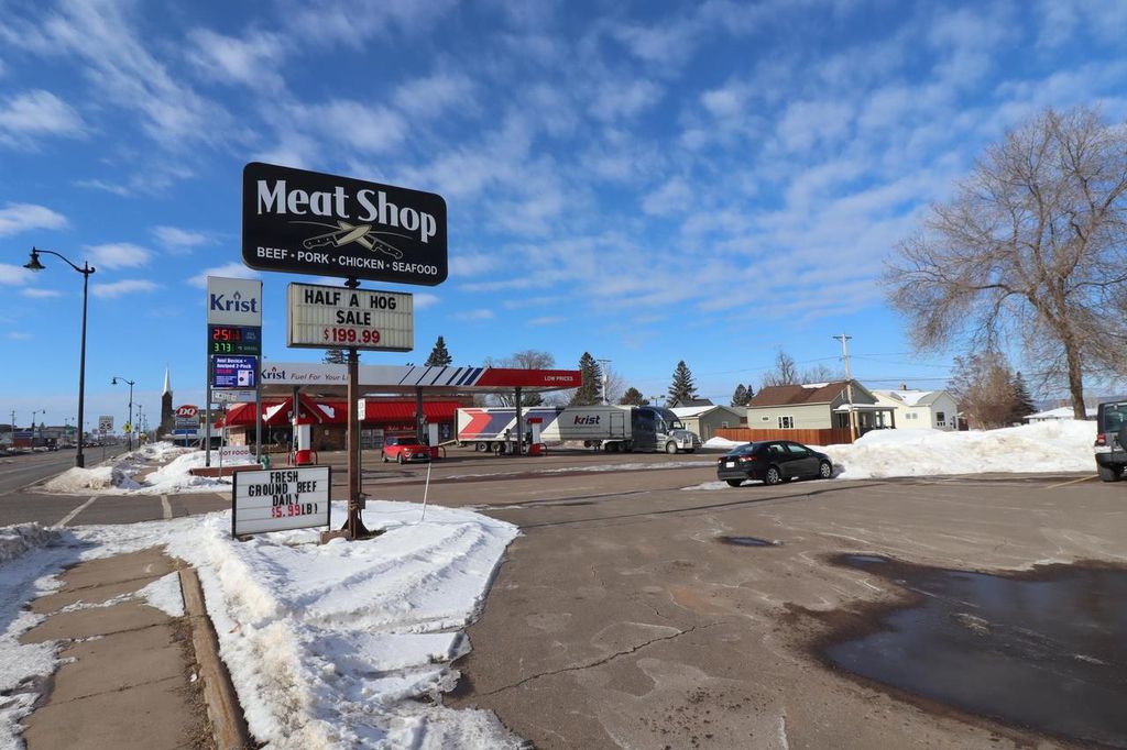 Photo of 601 Lake Shore Dr E Dr, Ashland, WI 54806 (MLS # 6123637)