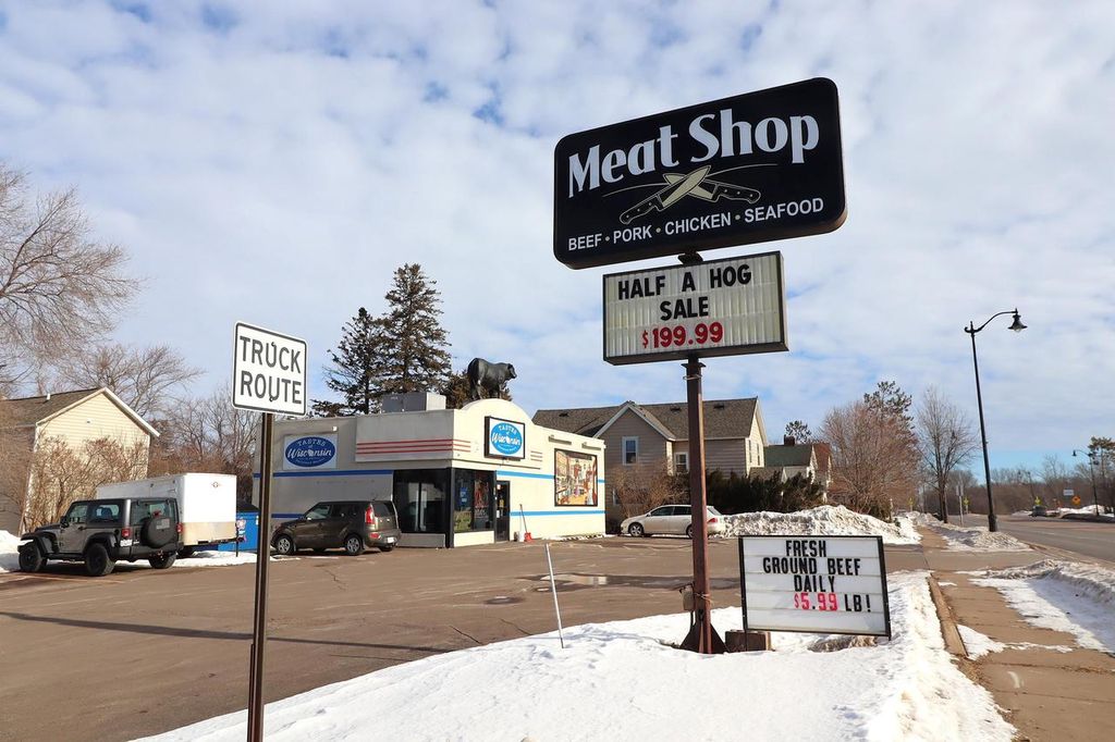 Photo of 601 Lake Shore Dr E Dr, Ashland, WI 54806 (MLS # 6123637)