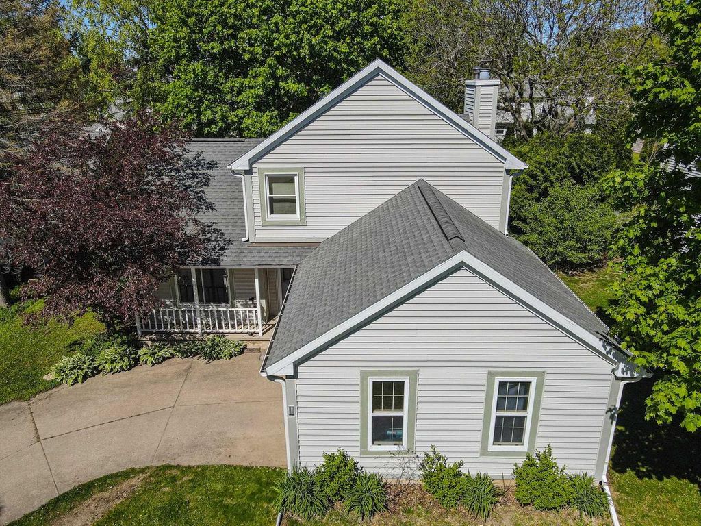 Photo of 26 Crossbridge COURT, Madison, WI 53717 (MLS # 22602098)