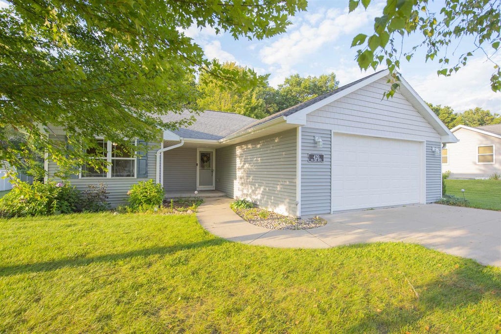 Photo of 420 Red Tail DRIVE, Amherst, WI 54406 (MLS # 22604247)