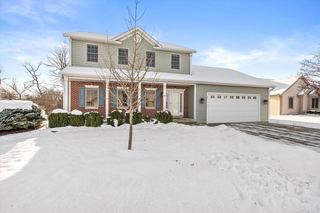 Photo of 227 Shore CIRCLE, Oconomowoc, WI 53066 (MLS # 1945207)