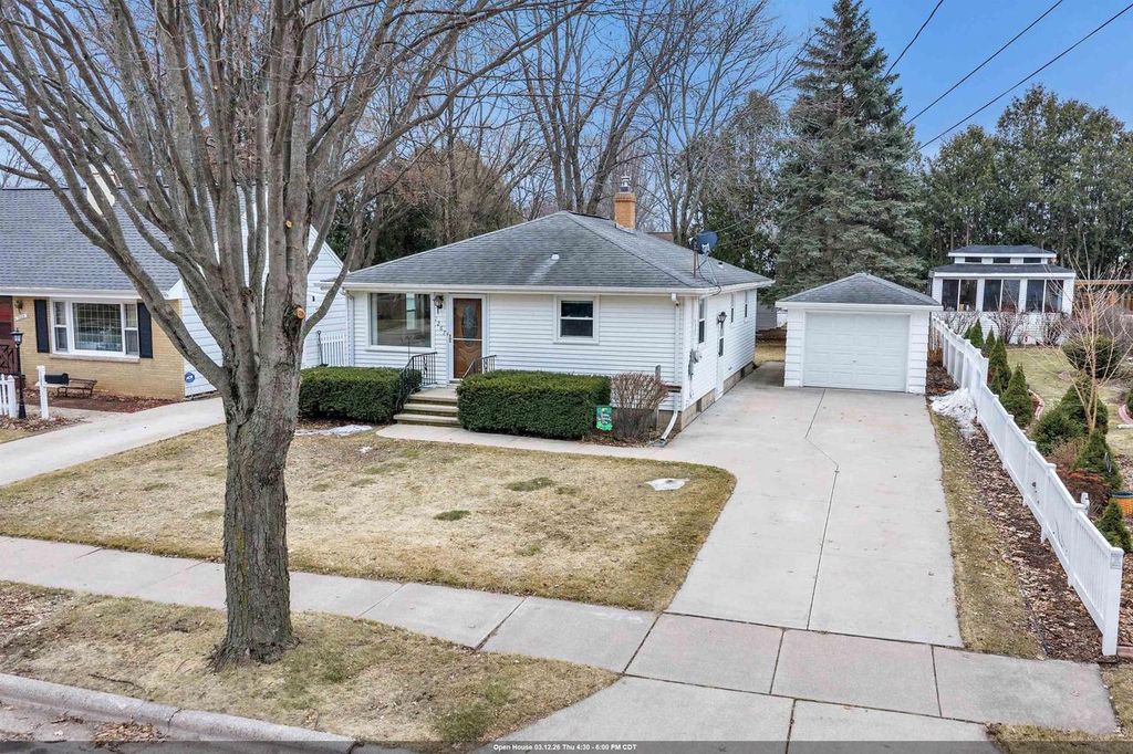 Photo of 1267 Roscoe STREET, Green Bay, WI 54304 (MLS # 50322121)
