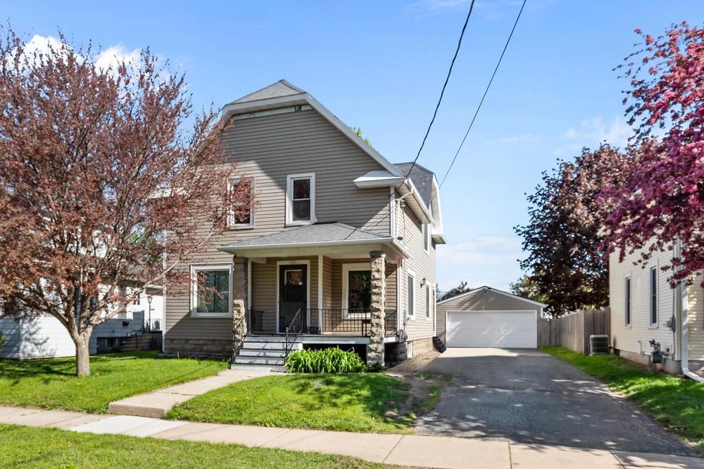 Photo of 242 W 14th AVENUE, Oshkosh, WI 54902 (MLS # 50325907)