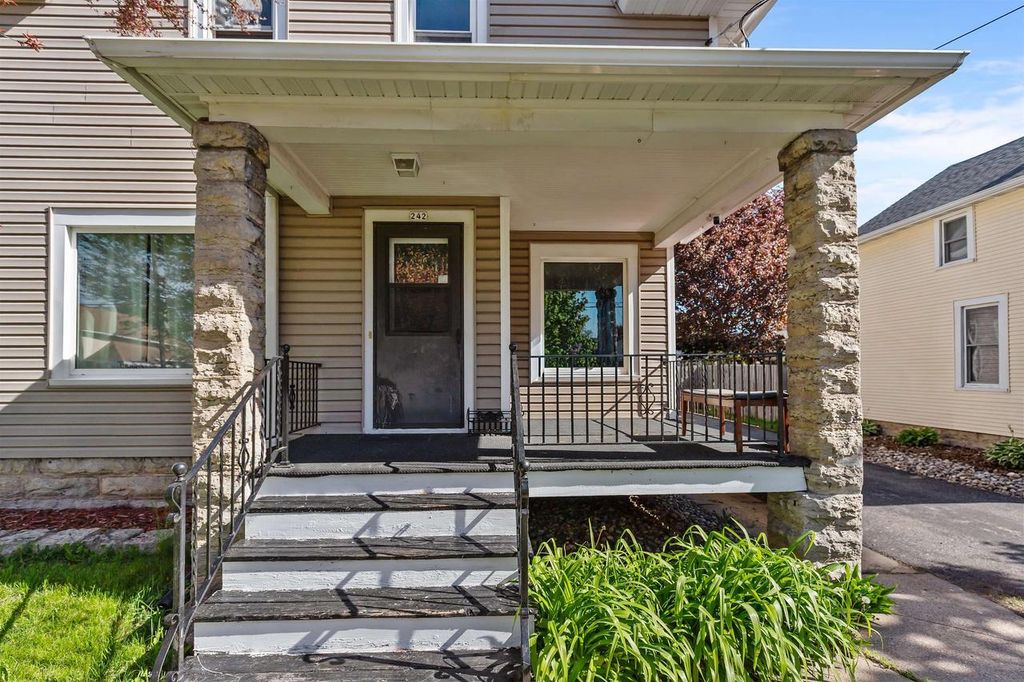 Photo of 242 W 14th AVENUE, Oshkosh, WI 54902 (MLS # 50325907)