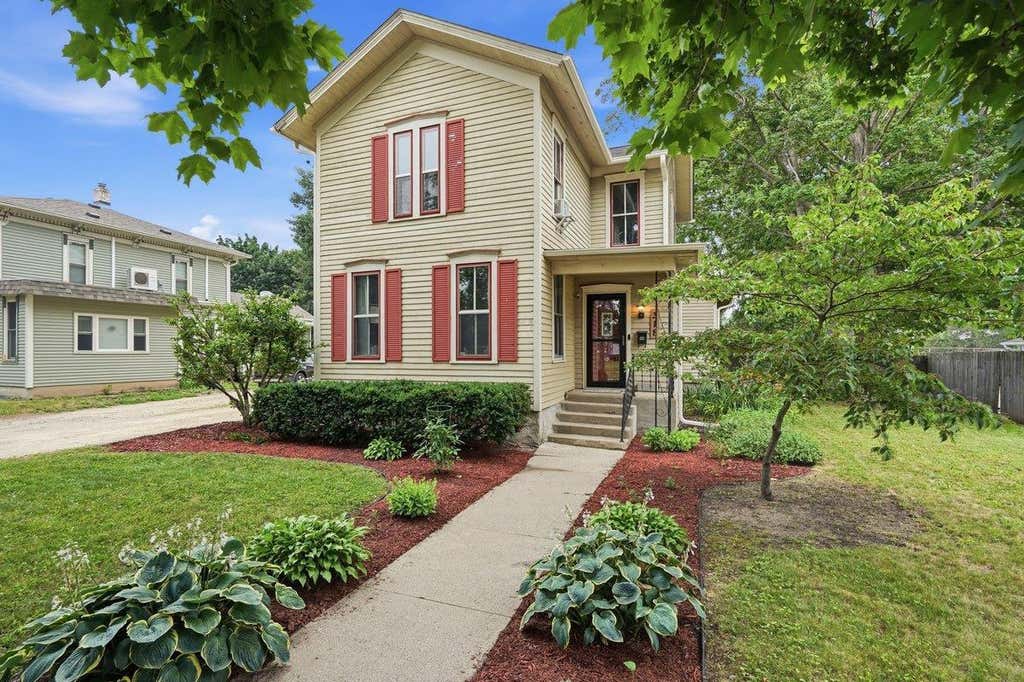 Photo of 318 S 2nd STREET, Evansville, WI 53536 (MLS # 2027796)