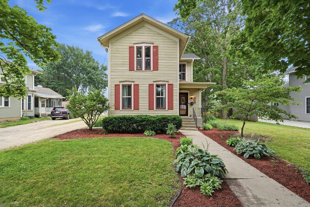Photo of 318 S 2nd STREET, Evansville, WI 53536 (MLS # 2027796)