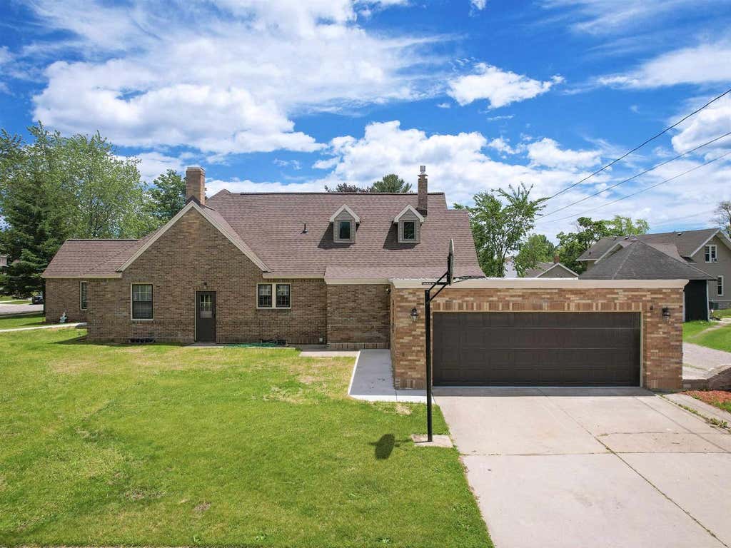 Photo of 1239 Merryman STREET, Marinette, WI 54143 (MLS # 50327816)