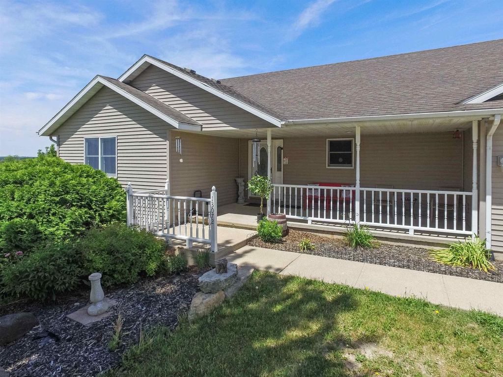 Photo of 13072 W Woodworth DRIVE, Evansville, WI 53536 (MLS # 2021215)