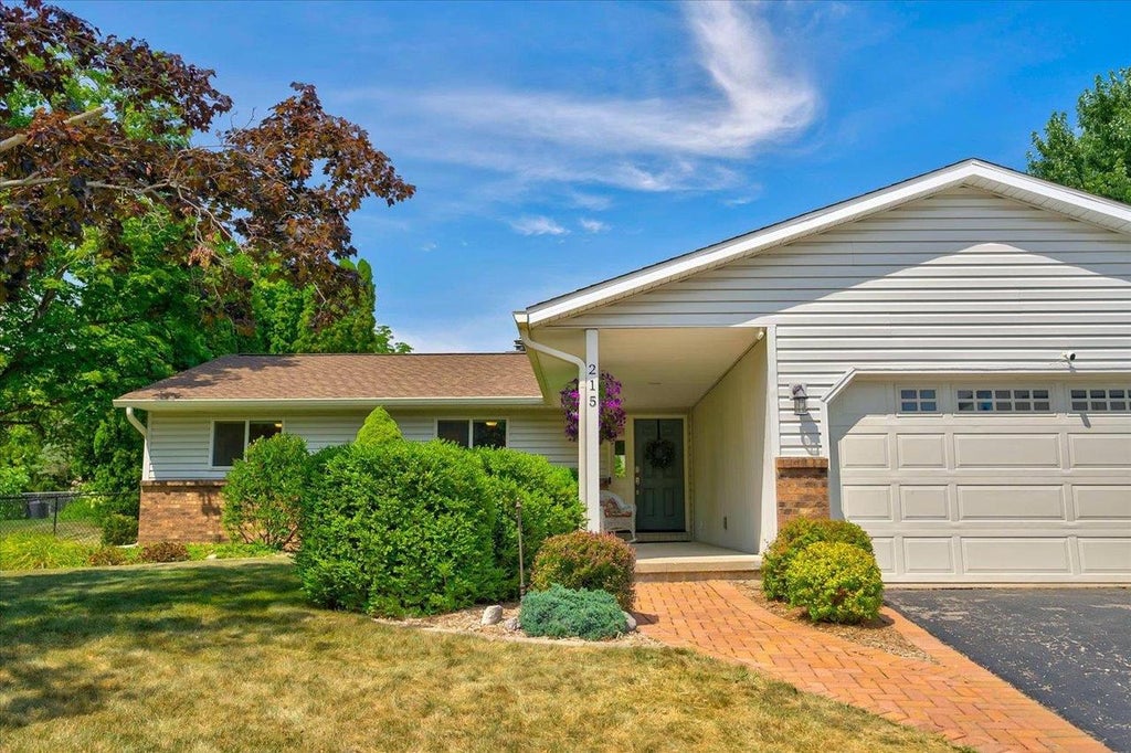 Photo of 215 W Oak STREET, Cottage Grove, WI 53527 (MLS # 2028668)