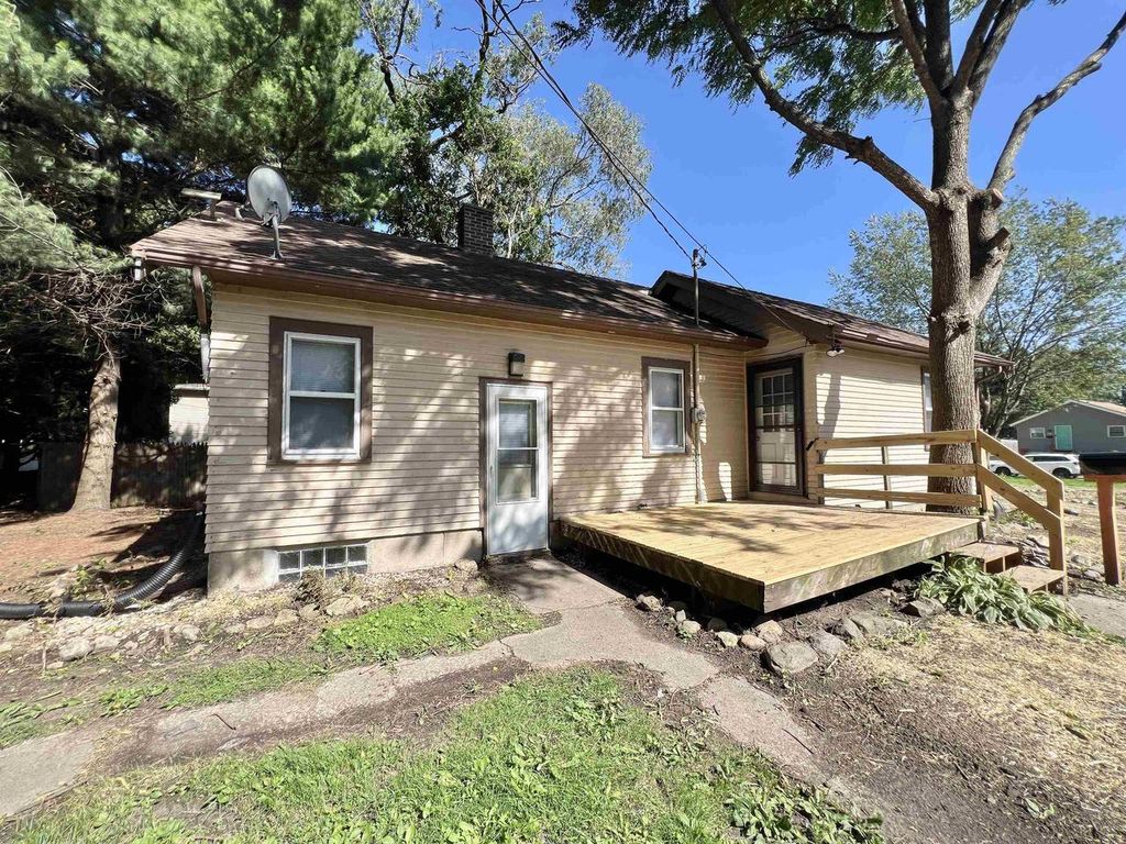 Photo of 1335 Blaine AVENUE, Janesville, WI 53545 (MLS # 2010026)