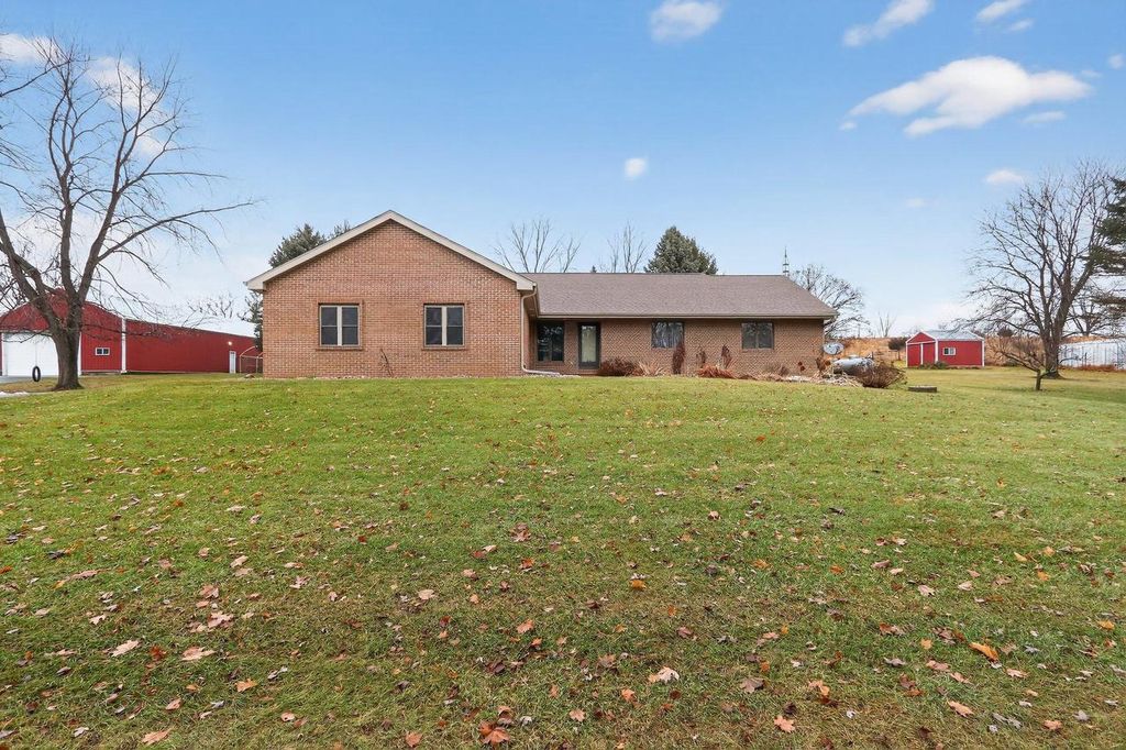 Photo of 8131 E Creek ROAD, Janesville, WI 53546 (MLS # 2014982)