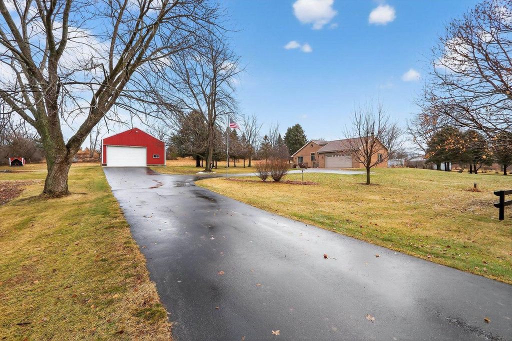 Photo of 8131 E Creek ROAD, Janesville, WI 53546 (MLS # 2014982)