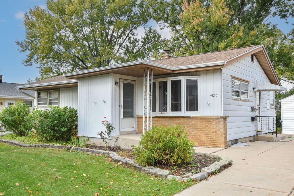 Photo of 9810 W Manitoba STREET, West Allis, WI 53227 (MLS # 1939326)