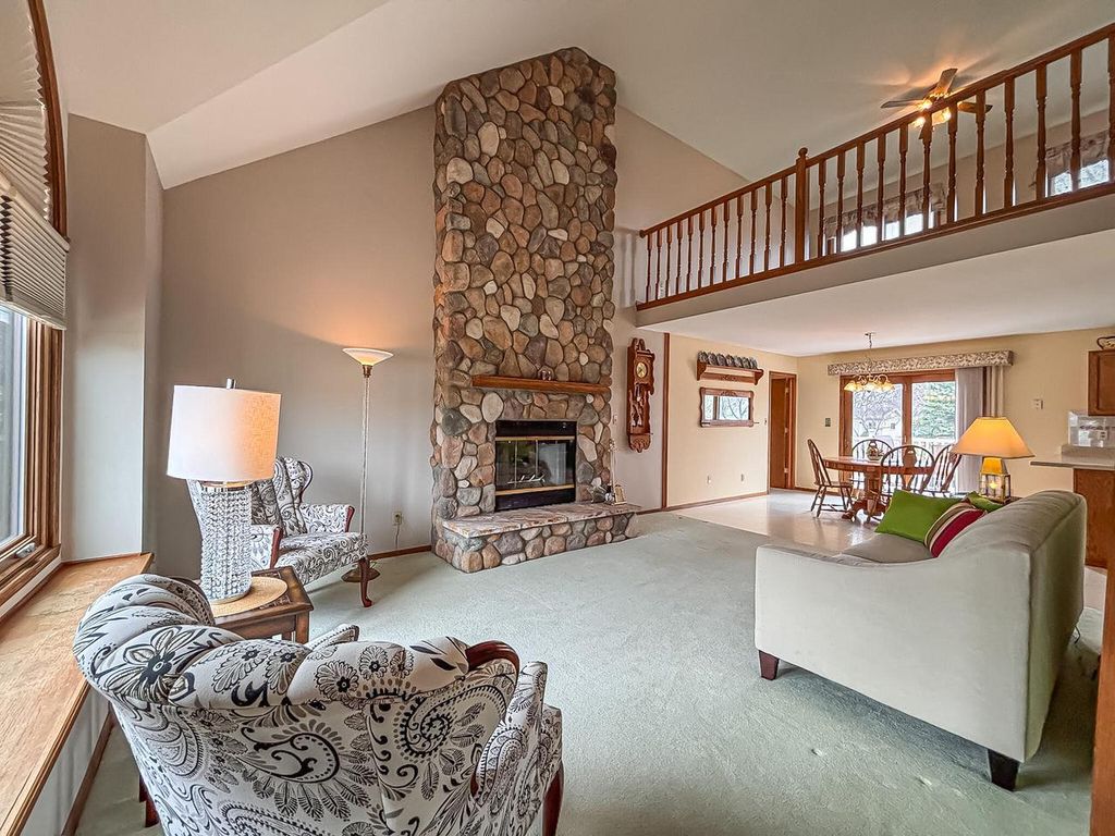 Photo of 7236 S Hillendale DRIVE, Franklin, WI 53132 (MLS # 1956382)