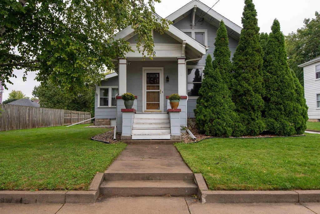 Photo of 230 E Irving AVENUE, Oshkosh, WI 54901 (MLS # 50332651)