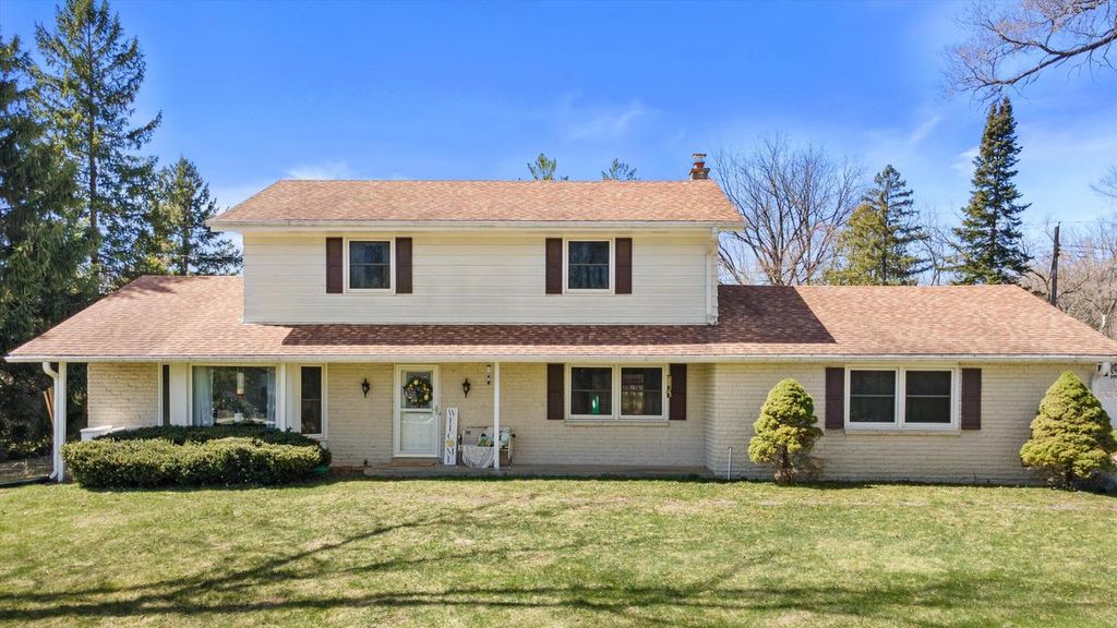 Photo of W170S7011 Southern DRIVE, Muskego, WI 53150 (MLS # 1956695)