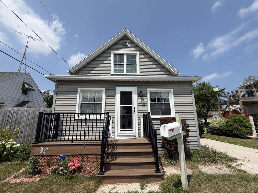 Photo of 2012 Geele AVENUE, Sheboygan, WI 53083 (MLS # 1972625)