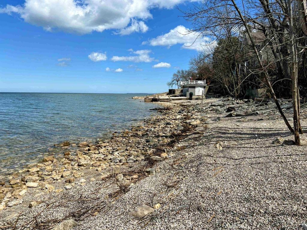 Photo of 5341 Edgewater Beach ROAD, Green Bay, WI 54311 (MLS # 50322392)