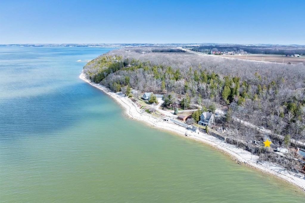 Photo of 5341 Edgewater Beach ROAD, Green Bay, WI 54311 (MLS # 50322392)