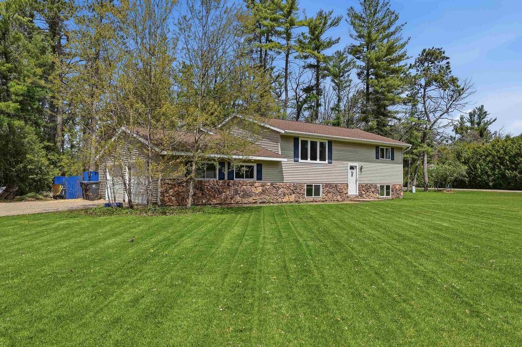 Photo of 2410 Hickory DRIVE, Plover, WI 54467 (MLS # 22601955)